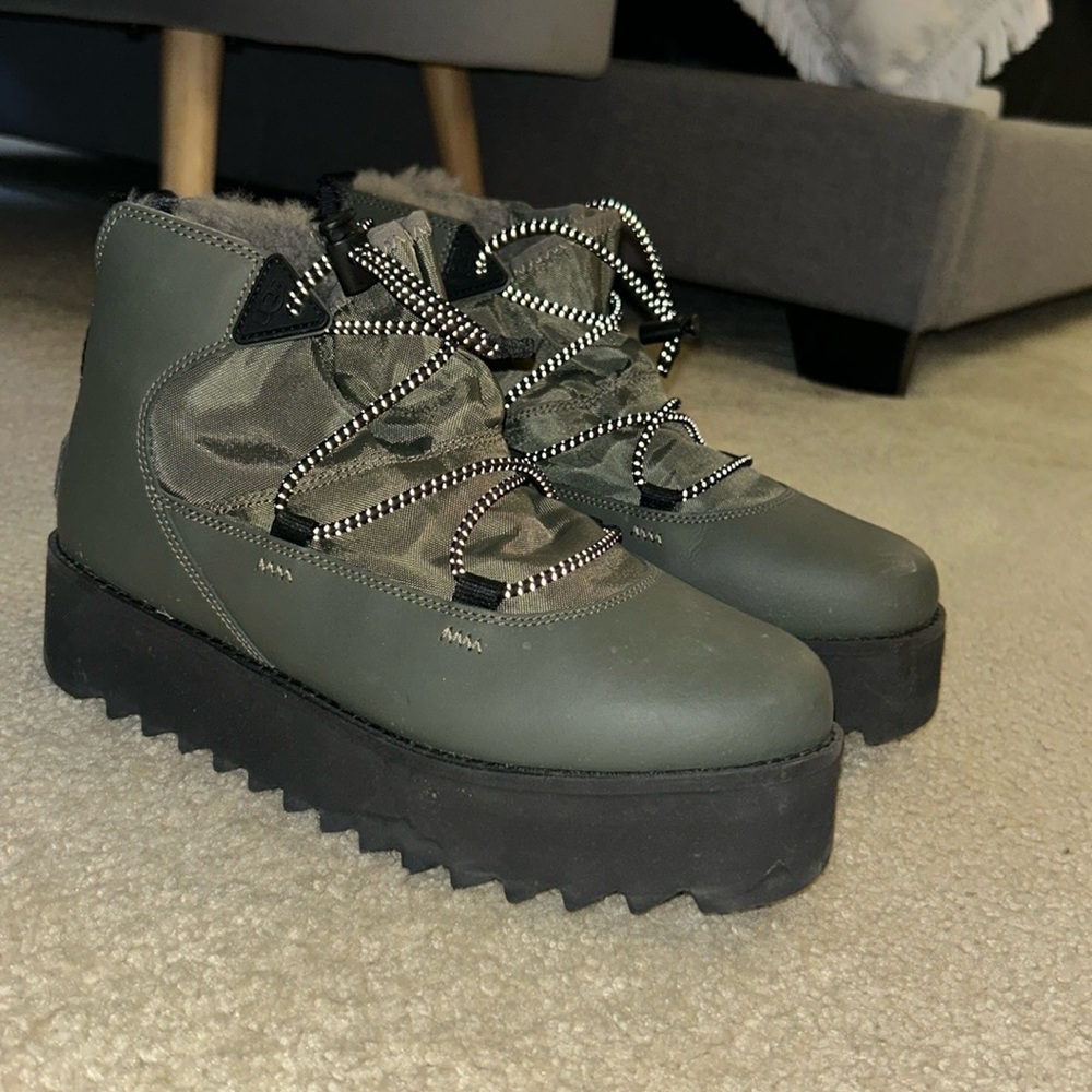 Platform winter boots